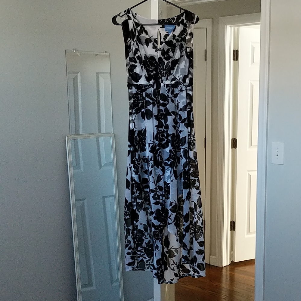 Simply Vera Floral Maxi Dress